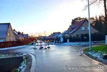 Wegverzakking in nieuw wegdek door lekkage in nieuwe riolering