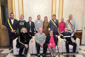 “Samen schuilen voor de regen werd liefde op het eerste zicht”: Jeanine en Julien vieren briljanten huwelijksdag