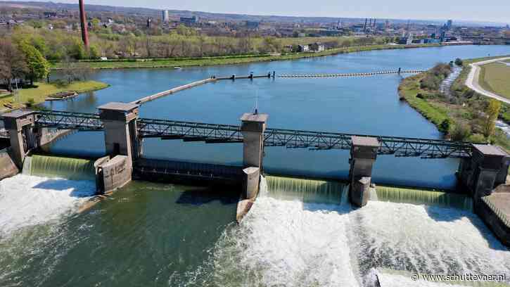 Scheepvaart gestremd op Julianakanaal wegens hoogwater Maas