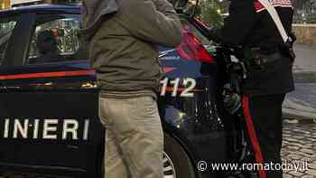 Ruba il cellulare in "zona rossa". L'identikit fornito dalla vittima lo fa arrestare