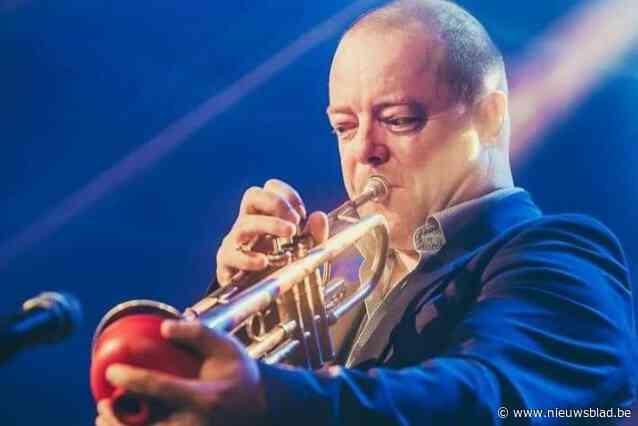 Muziekleraar staat al 32 jaar in onderwijs maar staakt voor het eerst: “Mijn pensioendatum begint te naderen dus ik maak me toch ongerust”