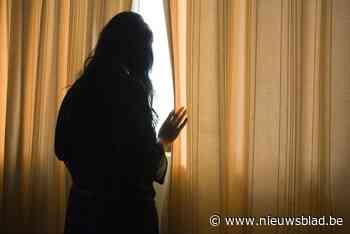 Stalker die wel héél ver ging ‘om dochter te zien’ komt weg met werkstraf: “Ze doet vanalles om mij in de gevangenis te krijgen”