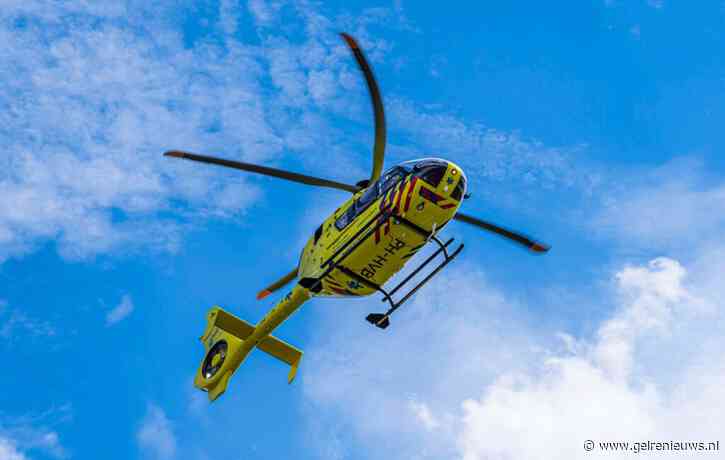 Fietsster ziet fiets liggen en vindt meisje in de sloot: Traumahelikopter geland
