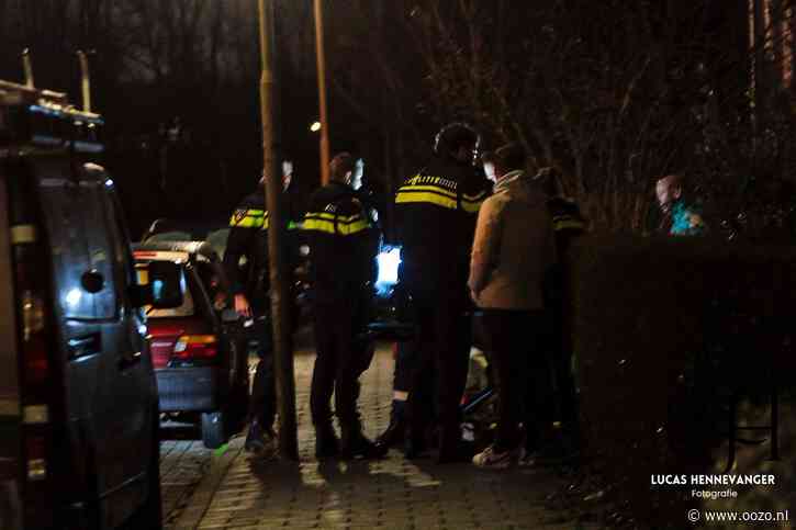 Persoon met onbegrepen gedrag in Wijkeroogstraat overgebracht met ambulance