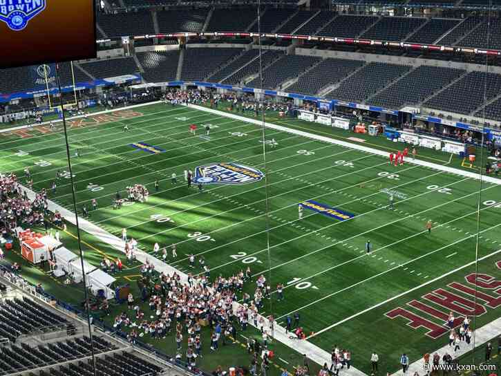 CFP semifinals at the Cotton Bowl Classic: Ohio State, Texas tied 14-14 after three quarters