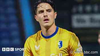 Swindon bring in Mansfield striker Nichols on loan