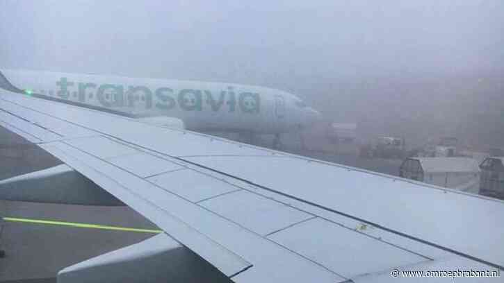 Vluchten vertraagd en geannuleerd op Eindhoven Airport door mist