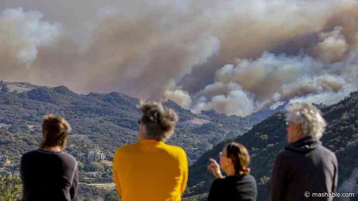 Panic across LA region after erroneous wildfire evacuation warnings blasted out