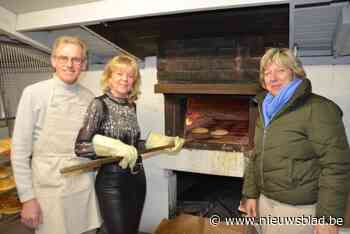Leentje uit De Nieuwe Keizer giet eerste geutelingen in taverne ’t Hoekske