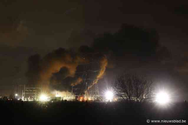 Zware brand aan hoogspanning in Antwerpse haven gaat gepaard met stevige rookpluim: geen slachtoffers en geen hinder voor bedrijven