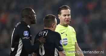 Onbegrip bij AZ na discutabele strafschop PSV: ‘Hij moet als een voetballer denken’