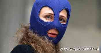 Protestband Pussy Riot treedt op in Den Haag tijdens Navo-top