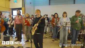 Ed Sheeran shocks pupils with surprise performance