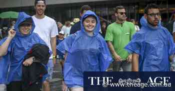 Thunderstorms lash Melbourne, disrupting first day of Australian Open