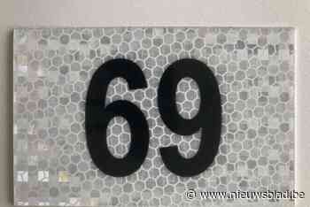 Gemeente voorziet in gratis reflecterende huisnummers: “Leesbare huisnummers zijn een noodzakelijk hulpmiddel voor hulpdiensten, postbodes en bezoekers”