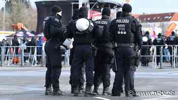 Angriff bei Anti-AfD-Protest?: Linken-Abgeordneter schildert Polizei-"Frontalattacke"