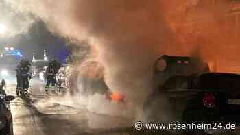 Mercedes brennt mitten in München lichterloh – Feuer greift auf andere Autos über