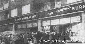 January sales and Romford Market: Photos capture busy shopping days in years gone by