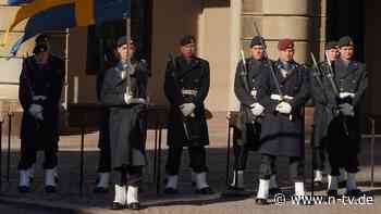 Unfall am Stockholmer Schloss: Soldat rammt sich bei Sturz Bajonett in Kopf