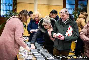 “Ik verzamel graag oude nest”: ruildag voor stickers over Borgloon is overrompeling