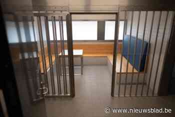 Caféklant wil niet naar huis en belandt in cel