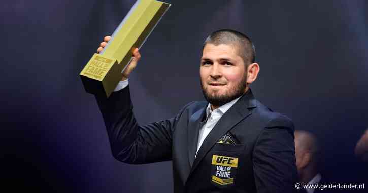 UFC-legende mag niet op stoel bij de nooduitgang zitten en wordt uit vliegtuig gegooid