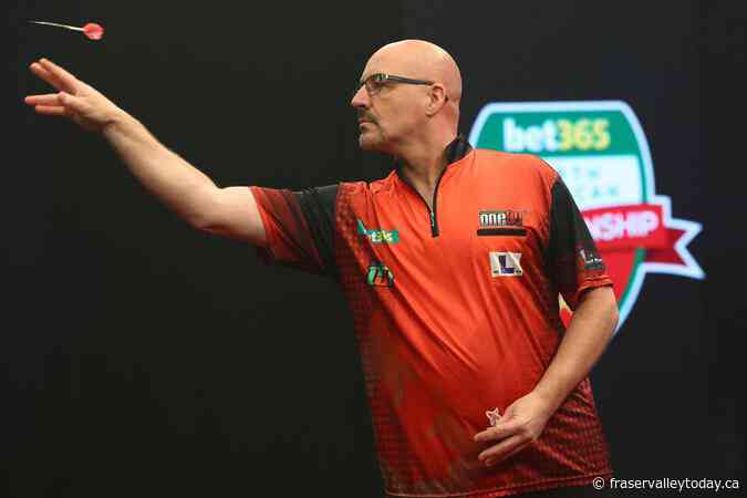 Canadian Jim (The Gentleman) Long wins his way onto pro darts tour
