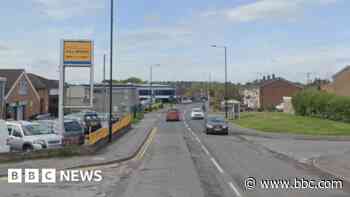 Man dies and woman seriously injured in crash