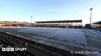 Warwick racing off because of freezing weather