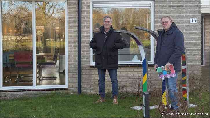 Dronten - Kunst in de voortuin moet mensen verbinden, 'het is net als de hond uitlaten'