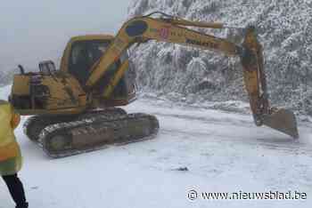 Politie klist vijf jongeren die met graafmachine ‘joyriden’ op strand