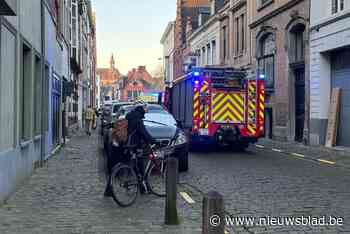 Arbeider gewond nadat hij stuk metaal op zijn been heeft gekregen