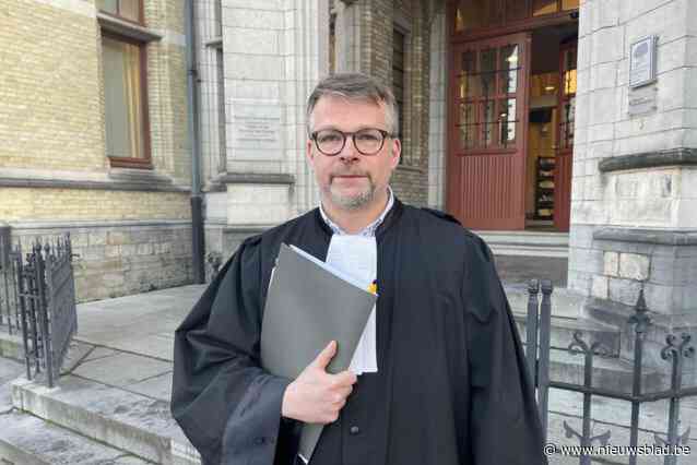 Illegale wapens gevonden bij vogelkweker (62) tijdens controle vogelvangst: “Zelfs in het nachtkastje lag een revolver”