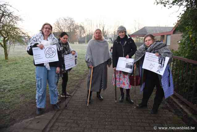 Leerkrachten ’t Konkelgoed ontvangen kinderen verkleed als oudjes