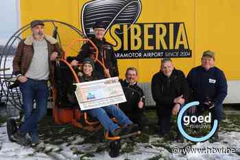 Paramotorclub Siberia Airport overhandigt cheque voor Kom Op Tegen Kanker