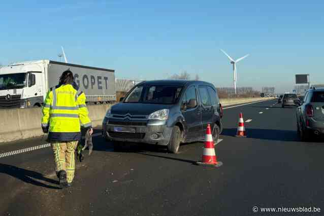 Hinder op  A11 nadat auto aan het slippen gaat