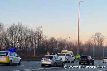 File door aanrijding tussen twee voertuigen op E40 in Mere