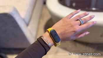 I tried an AI wristband that listens to you 24/7 - and makes IRL conversations searchable