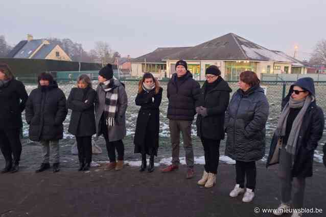 In rouwkledij naar school uit protest tegen pensioenplannen: “We willen zekerheid op het einde van onze loopbaan”