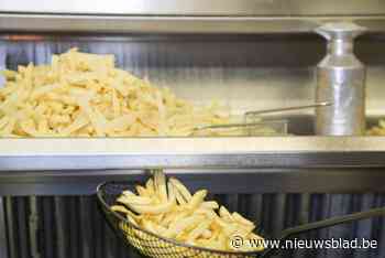 Twintiger verdacht van gewapende overval op frituur in As: “Overvaller sloeg met hakmes op de toonbank”