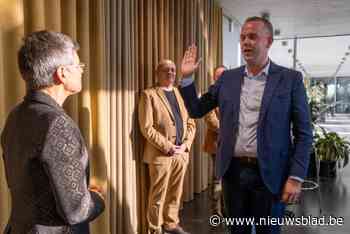 Burgemeester Nic Andriessen legt de eed af bij de gouverneur: “Eerste keer dat ik in Provinciehuis kwam”