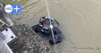 Polizeitaucher in Hannover im Einsatz: Tatwaffe in Mittellandkanal gesucht