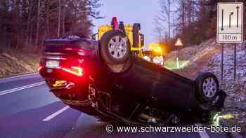 Unfall bei Nagold: Auto kommt von Fahrbahn ab und überschlägt sich