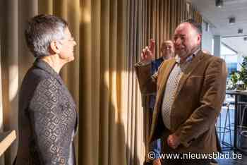 Patrick Geuens legt eed af bij gouverneur als ‘halve’ burgemeester: “Ik ga nog een, twee of drie jaar door”