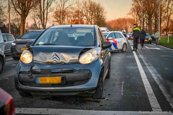 Aanrijding door laagstaande zon veroorzaakt file in Arnhem