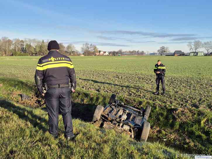 Eppenhuizen: Auto belandt op kop in sloot op de N999