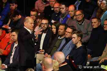 Der Kanzler im Jovel: stehende Ovationen und andächtige Stille