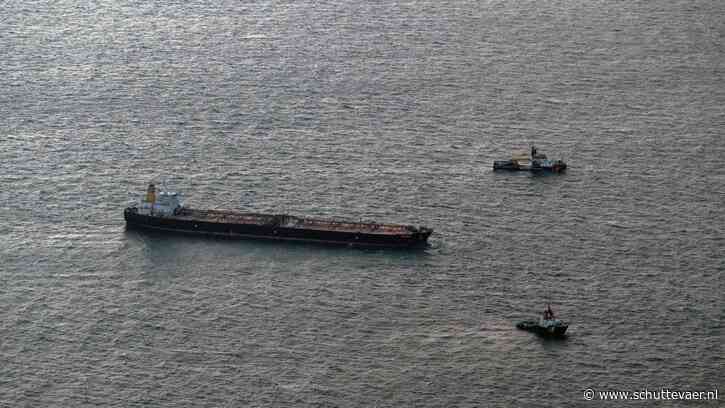 Op drift geraakte olietanker gaat naar Denemarken