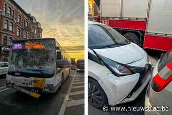 Negen gewonden bij kettingbotsing met De Lijn-bus, vrachtwagen en twee auto’s in Brussel