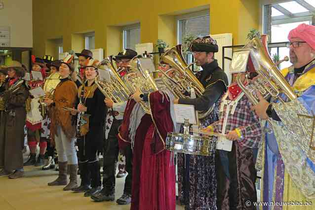 Driekoningen verrassen bewoners van woonzorgcentrum Ambroos met bezoek